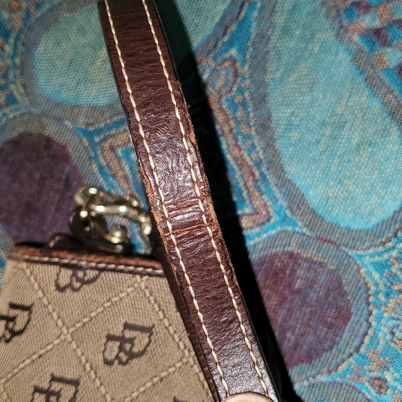 Dooney & Bourke - Picture 4 of 7